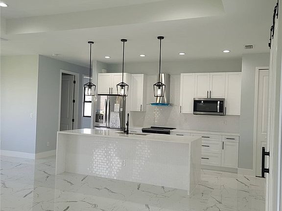 3rd image of 3011 NE Juanita Place Cpe