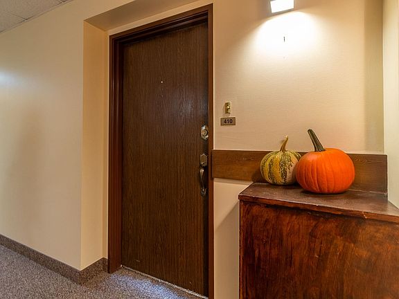 4th image of 1311 S Westcliff Pl APT 410