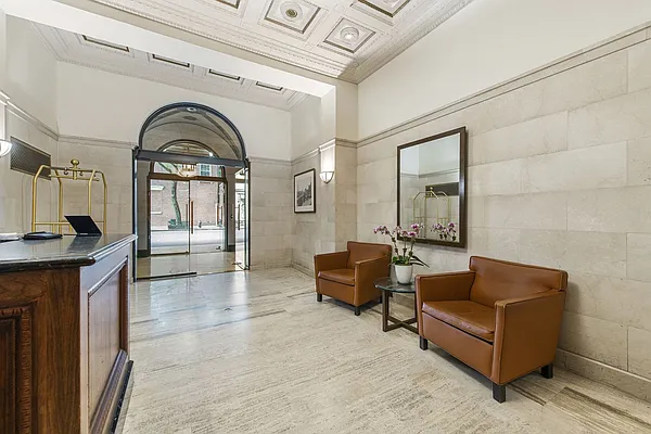 Sold by Compass | media 21