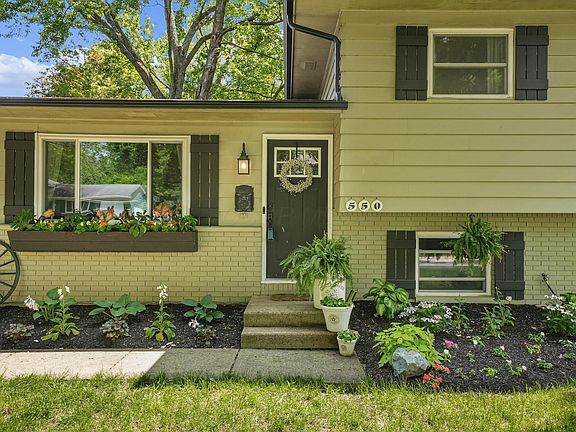 5th image of 550 Illinois Ct