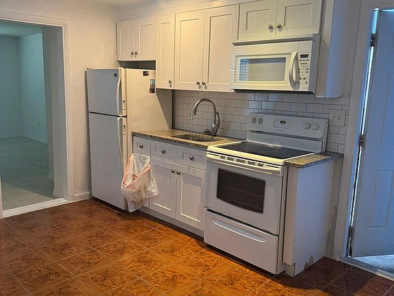 4th image of 533 NE 15th Street