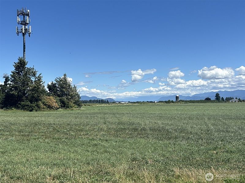 3rd image of 8976 Double Ditch Road