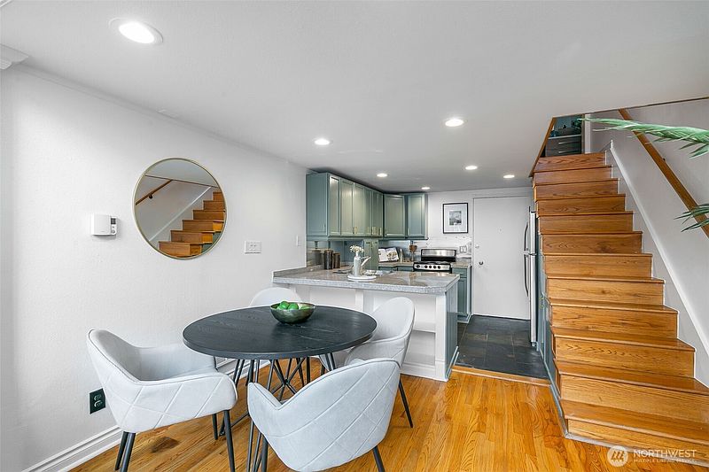 5th image of 1000 Union St #315