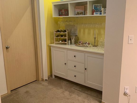 front closet/door to 1/2 bat
