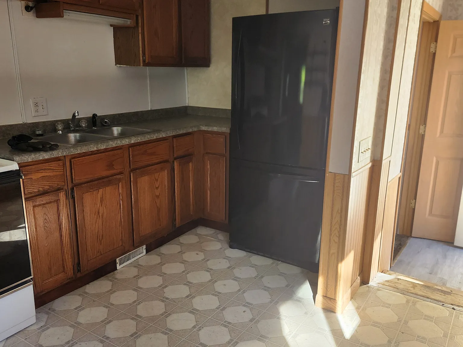 2 bed, $900 — Photo 2