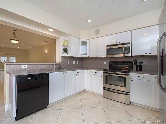 3rd image of 420 SW 12th St