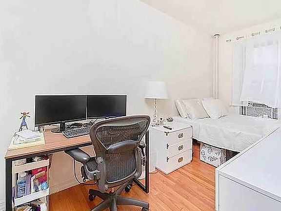3rd image of 55 Barrow St APT 1