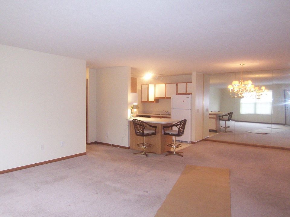 LIVING ROOM & DINNIG ROOM