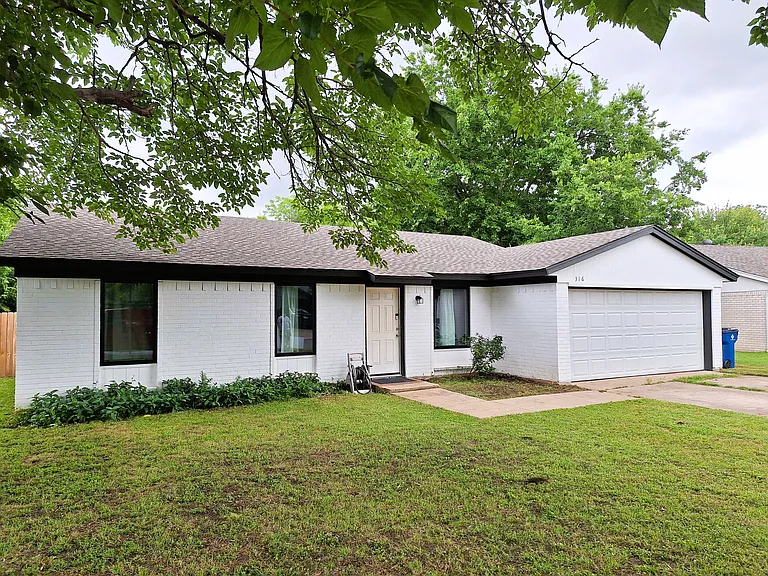 316 N Heights Dr — Photo 3