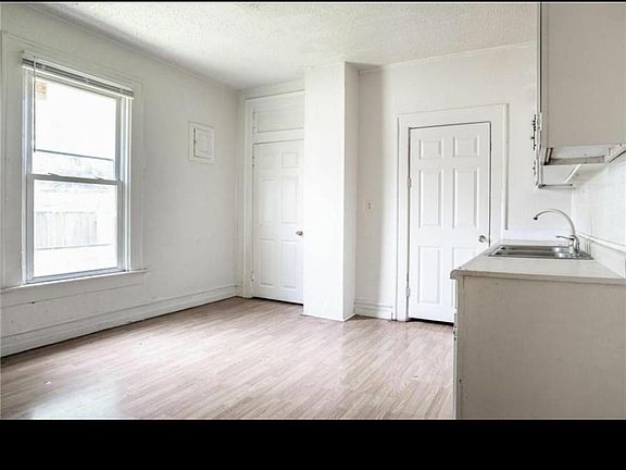 5th image of 1637 E Minnesota St