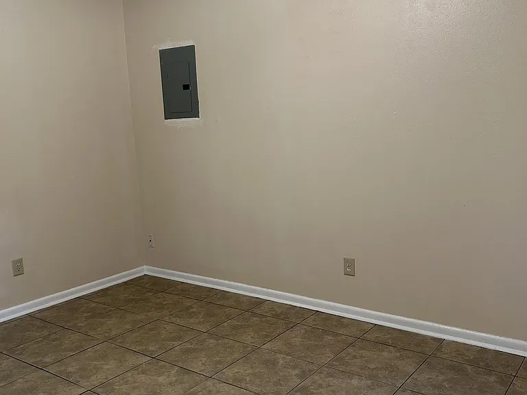 1404 Wyoming Ave — Photo 3