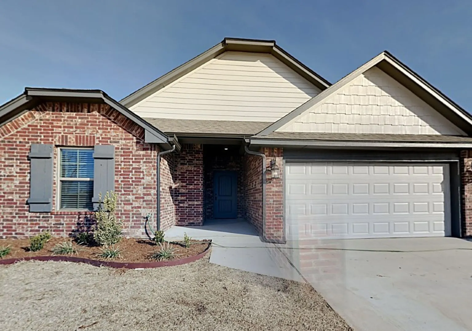 Very Nice 3 Bedroom 2 Bath Home in Yukon Schools — Photo 2