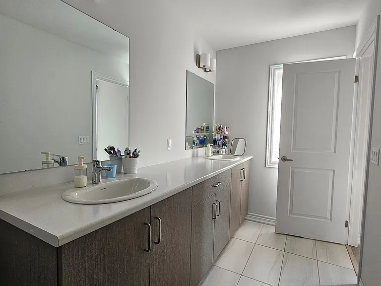 1084 Lockie Dr — Photo 8