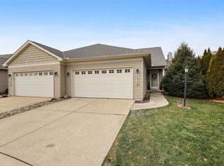 2213 S Stonebrooke Ct, Urbana, IL 61802
