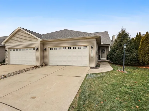 2213 S Stonebrooke Ct, Urbana, IL 61802