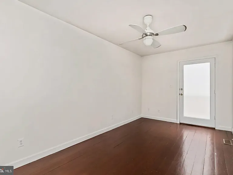1122 William St — Photo 21