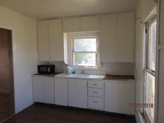 3rd image of 701 N West St