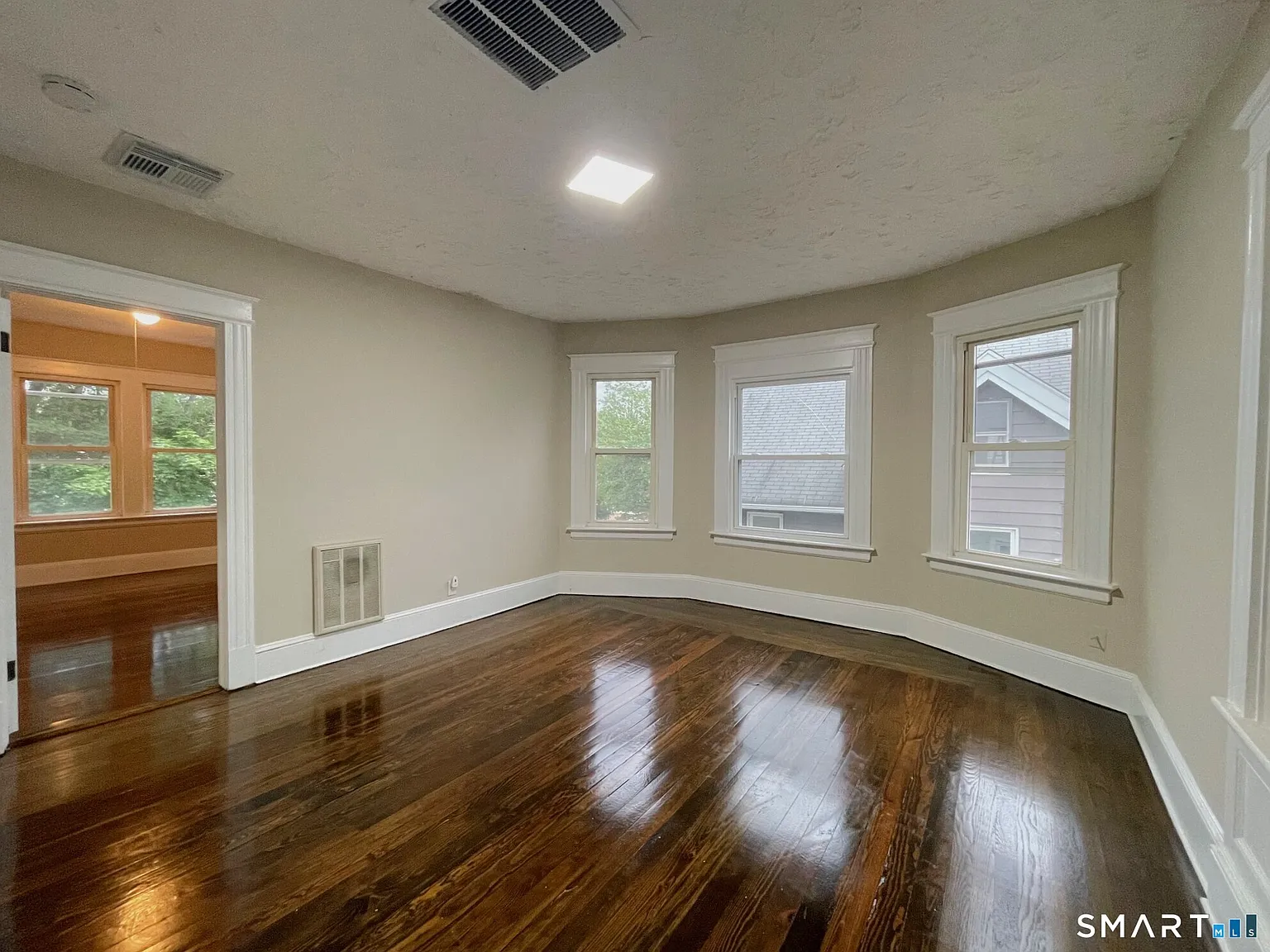 3 bed, 1.0 bath, 1024 sqft, $1,975 — Photo 4
