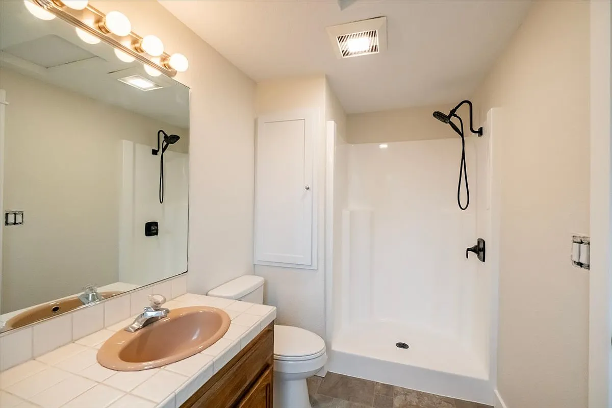 3 bed, 1635 sqft, $2,900 — Photo 4