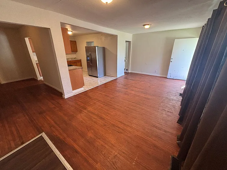 245 E Young Pl — Photo 34