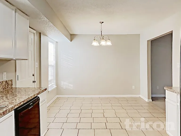 7043 Red Bud Cir — Photo 6