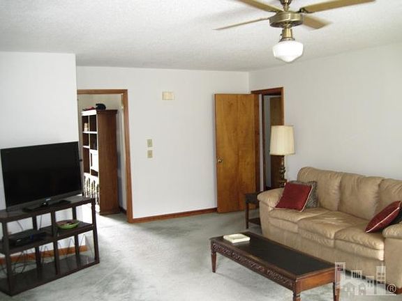 3rd image of 9444 Lyn Marie Dr