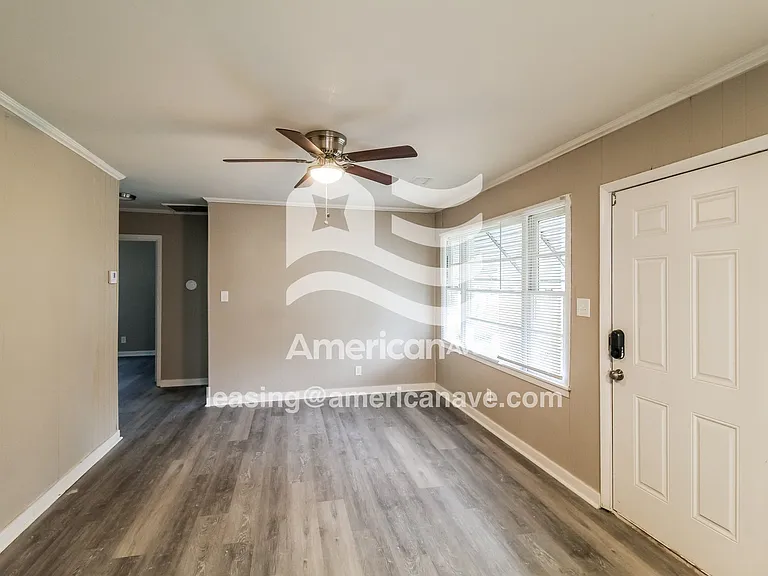 1768740_003_wm_-_living_room_13601077.jpg