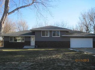 852 N 6th Ave, Hastings, NE 68901