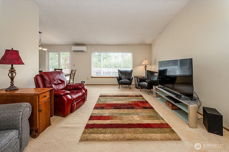 4th image of 5027 126th Street SE