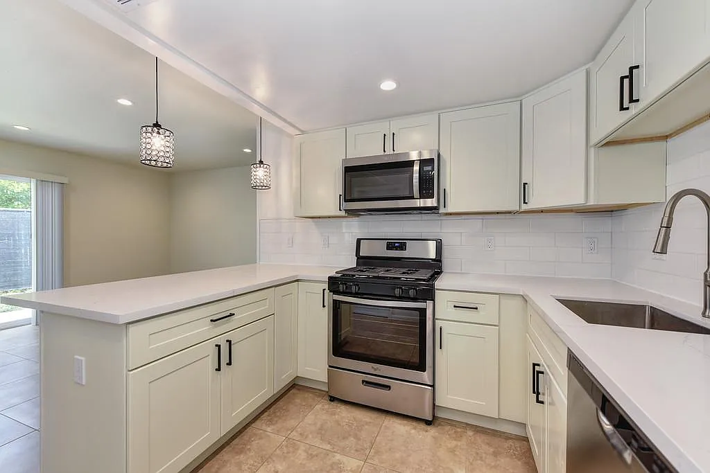 1816 S Cirby Way — Photo 1