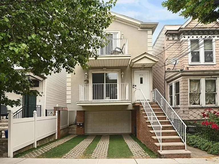 216 Angelique St #1 — Photo 1