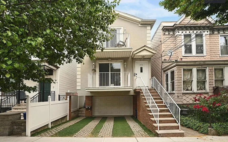 216 Angelique St #1