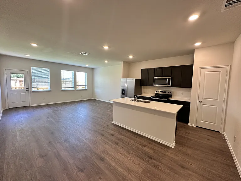 634 White Ash Dr — Photo 4