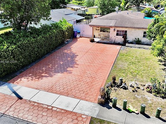 3rd image of 1574 NE 174th St