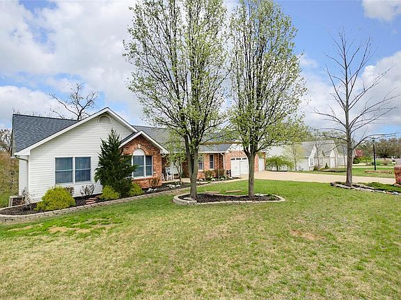 Proffessional quality, mature landscaping!