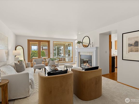 4th image of 233 3rd Avenue S #203