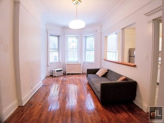 4th image of 162 Underhill Ave #1