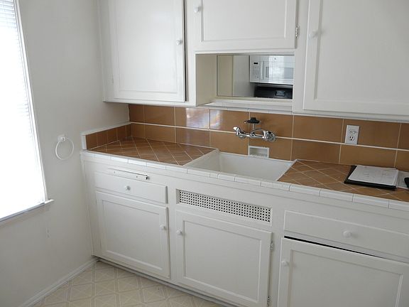 4th image of 271 Corona Ave
