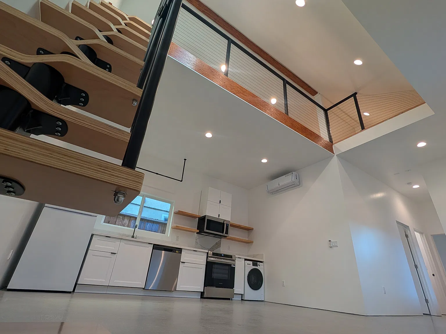 2 bed, 750 sqft, $4,328 — Photo 1