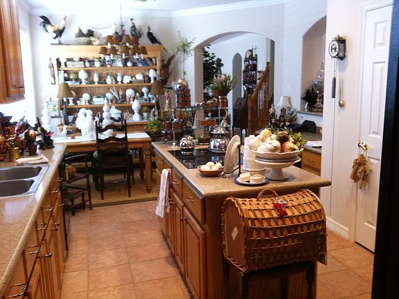 Kitchen/Island/Built-InDesk