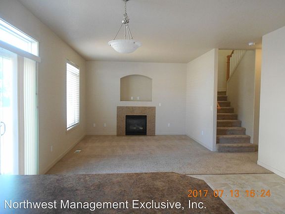 3rd image of 407 Twin Flower Dr S