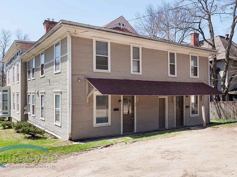 335 Washington St SE — Photo 33