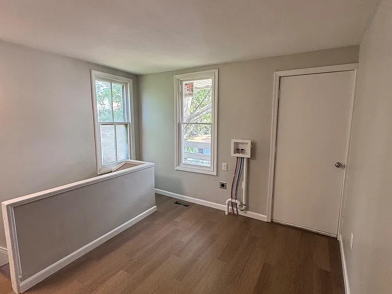 231 Roosevelt Ave — Photo 9