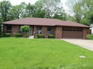 1701 Saxony Dr, Macon, MO 63552