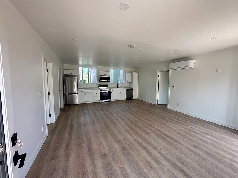 553 Flower Ave #B — Photo 6