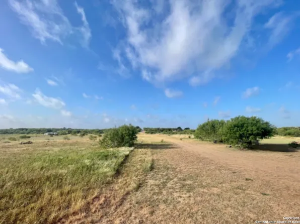 02 HILLCREST DR LOT 25/34, Moore, TX 78057