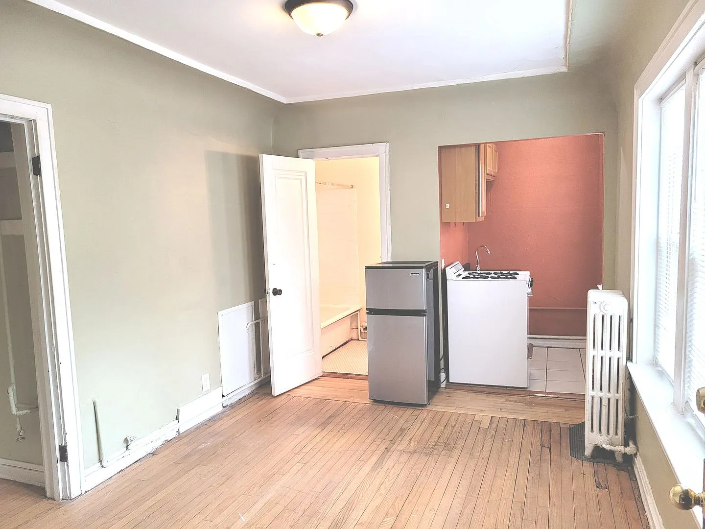 1527 Marshall — Photo 2