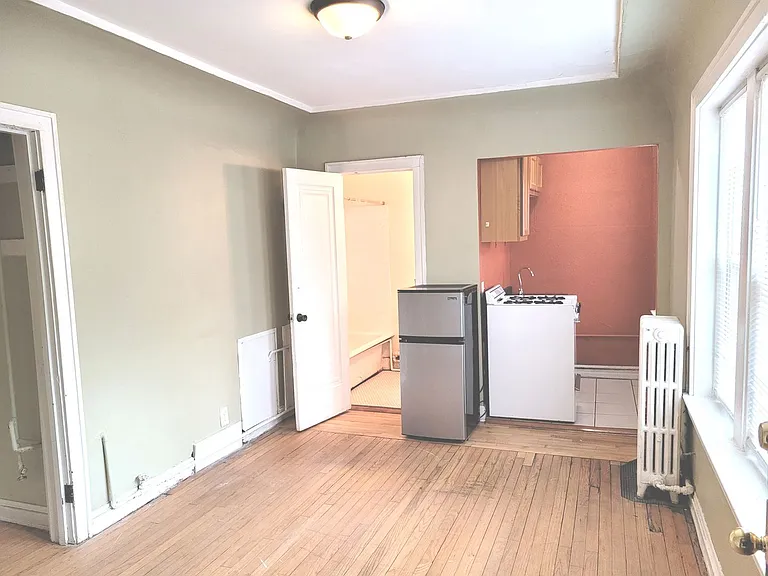 1527 Marshall — Photo 3