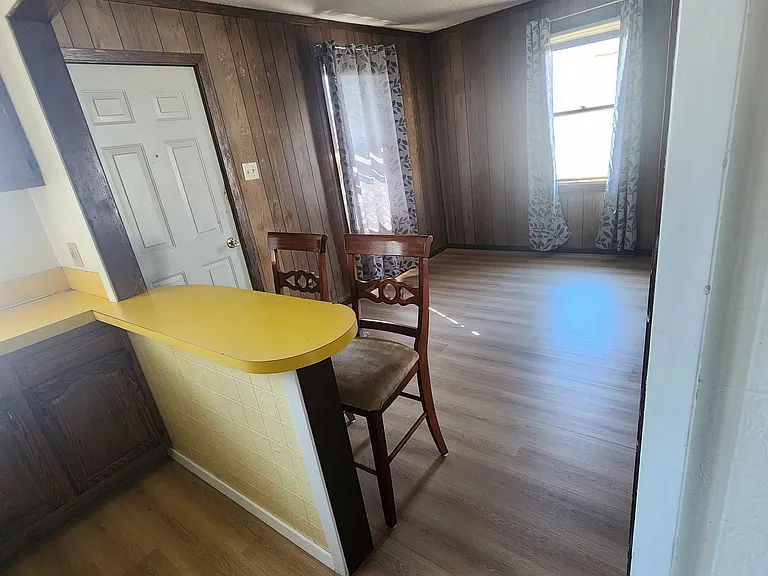 223 S Hancock St — Photo 3