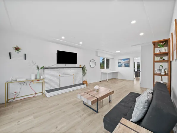 4831 Cambridge St, Burnaby, BC V5C 1H9